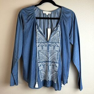 Love Stitch top embroidered chambray Sz S